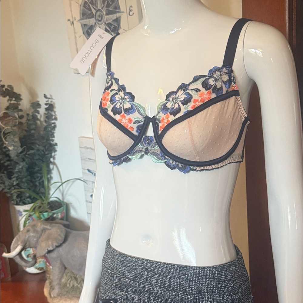 M&S boutique size 32C Floral Embroidered Bra with Navy Accents
